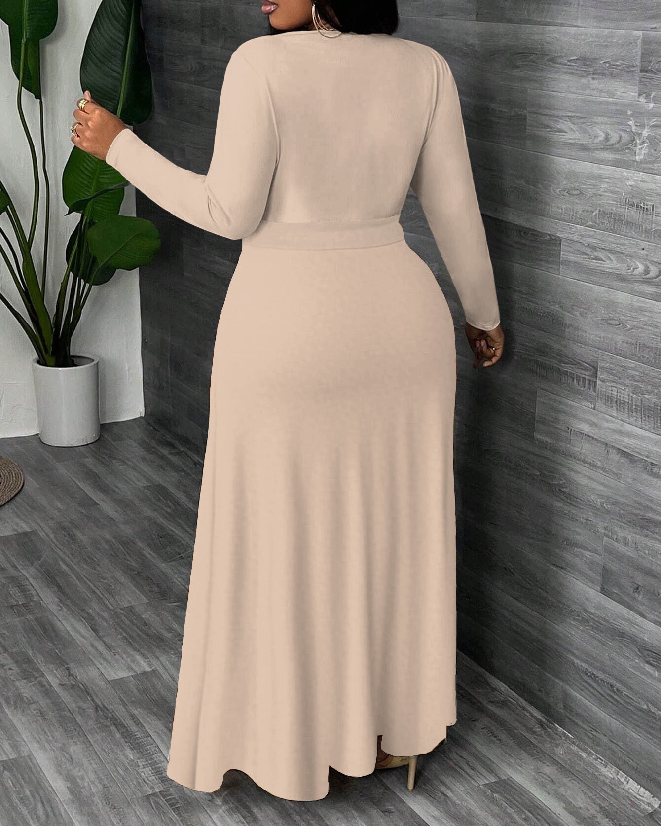 Elegant Brown Woman Round Neck Long Sleeve Maxi Dress